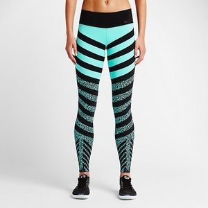 Nike legendary mizzo zebra leggings